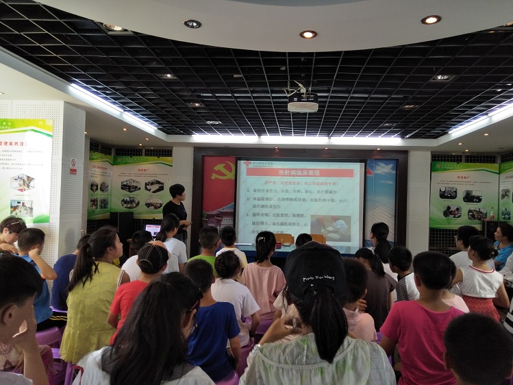 香园社区夏季中暑急救讲座.jpg 香园社区夏季中暑急救讲座.jpg